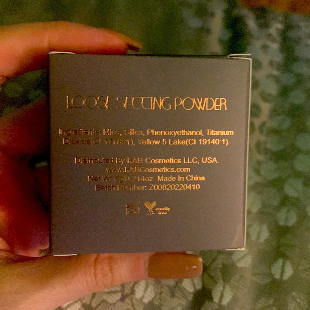 KAB Cosmetics Loose Setting Powder - Picture 2 of 3